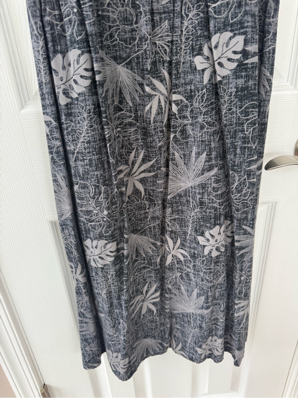 Carve Designs Gray Tropical-Print Midi Dress - Picture 3 of 8